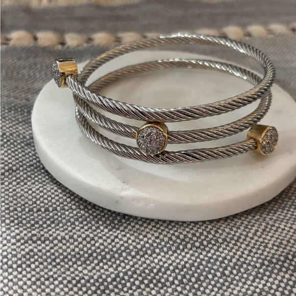 Elegant Silver and Gold Cable Bracelet - Picture 3 of 4